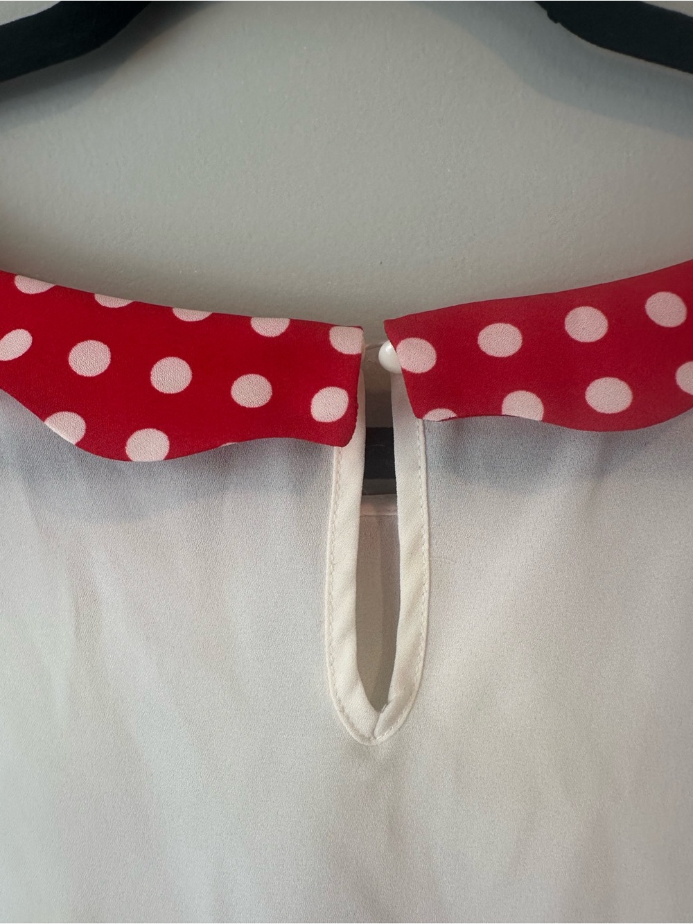 LC Lauren Conrad White Sleeveless Camisole with Red Polka Dot Collar - Picture 4 of 4